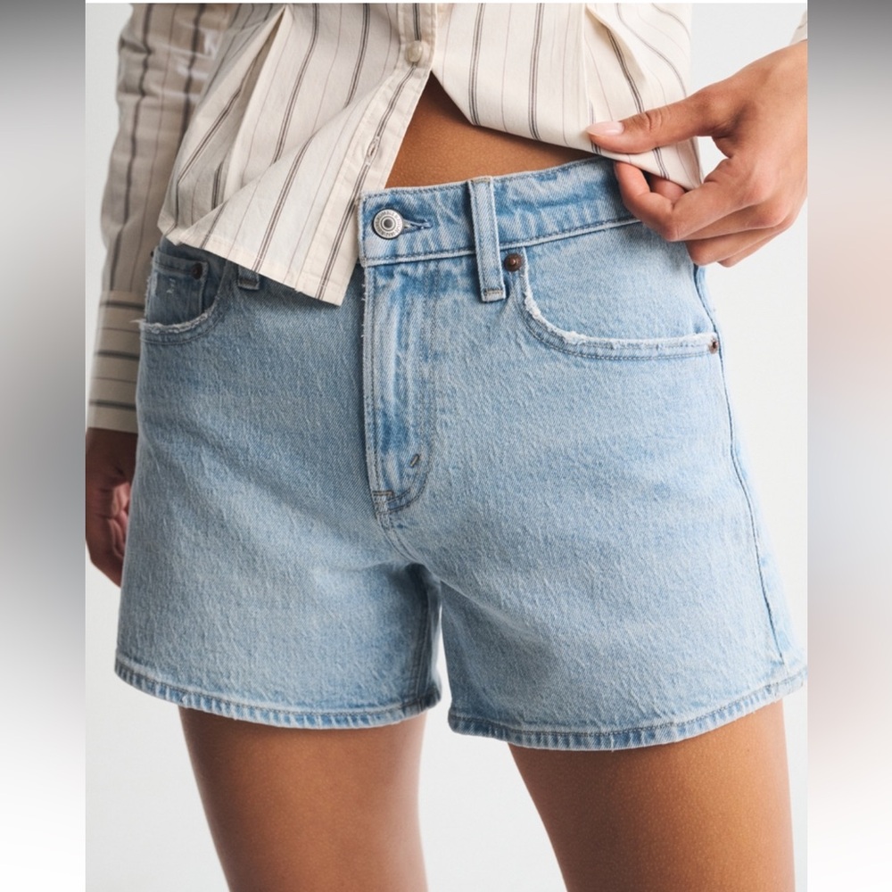 Abercrombie The A-Line Short Mid-Rise Light Wash Denim Women’s Shorts